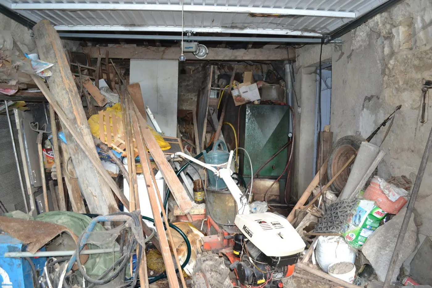 Garage encombré à vider avant une vente
